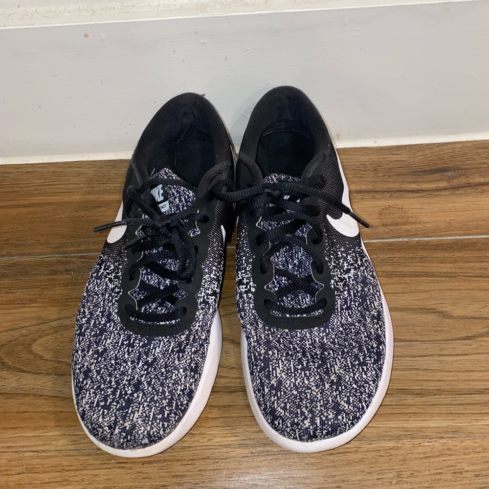 Nike tennis shoes